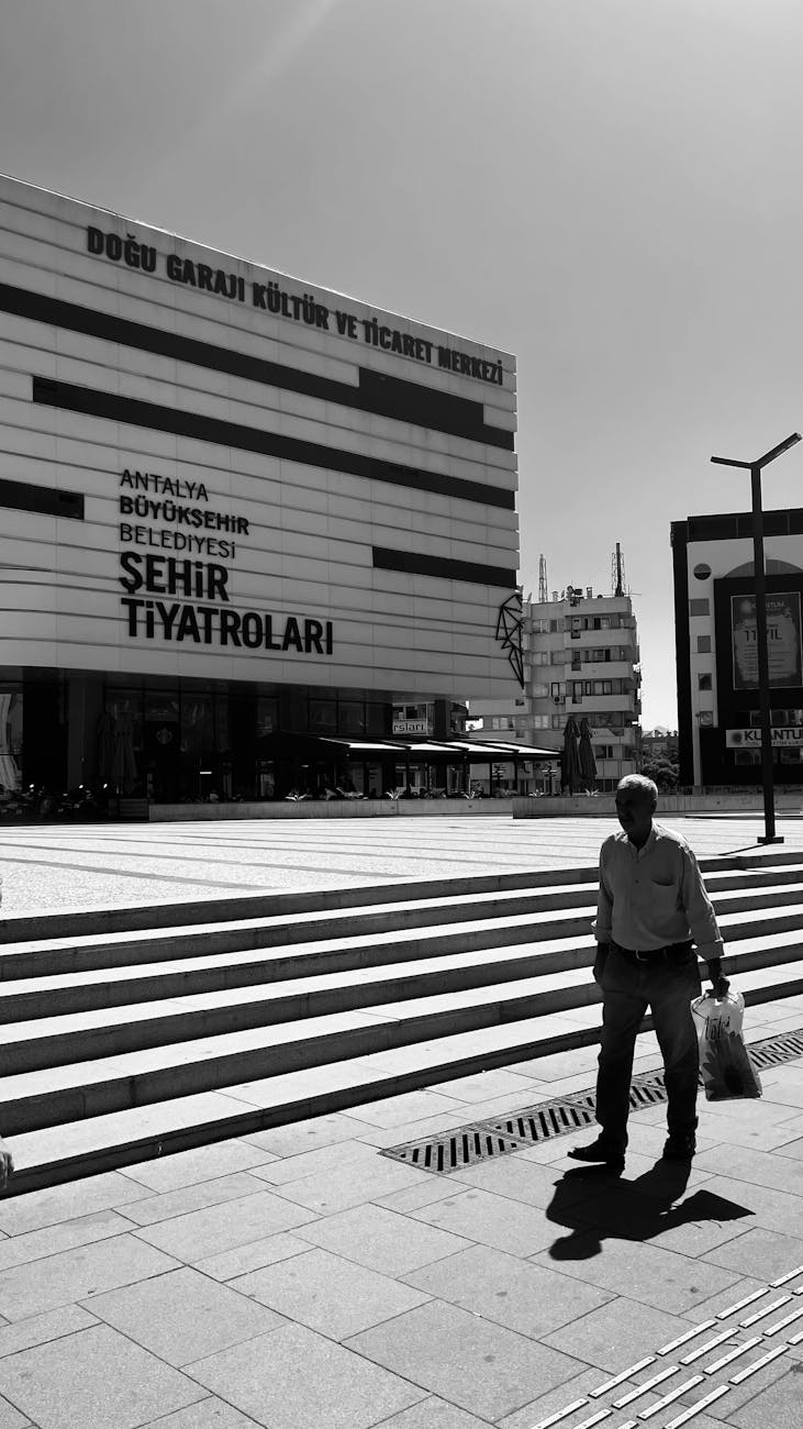 açık hava, açık sahne, adam içeren Ücretsiz stok fotoğraf